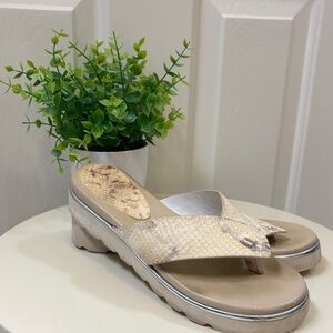 Women's snake-pattern beige Sandals